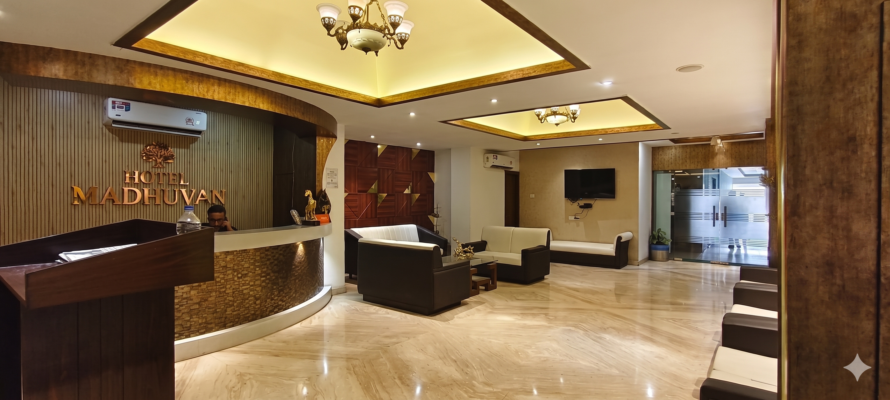 Hotel Madhuvan Exterior